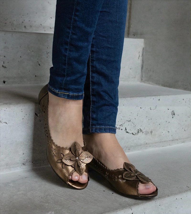 Hnědé krajkové baleríny s otevřenou špičkou Ursull