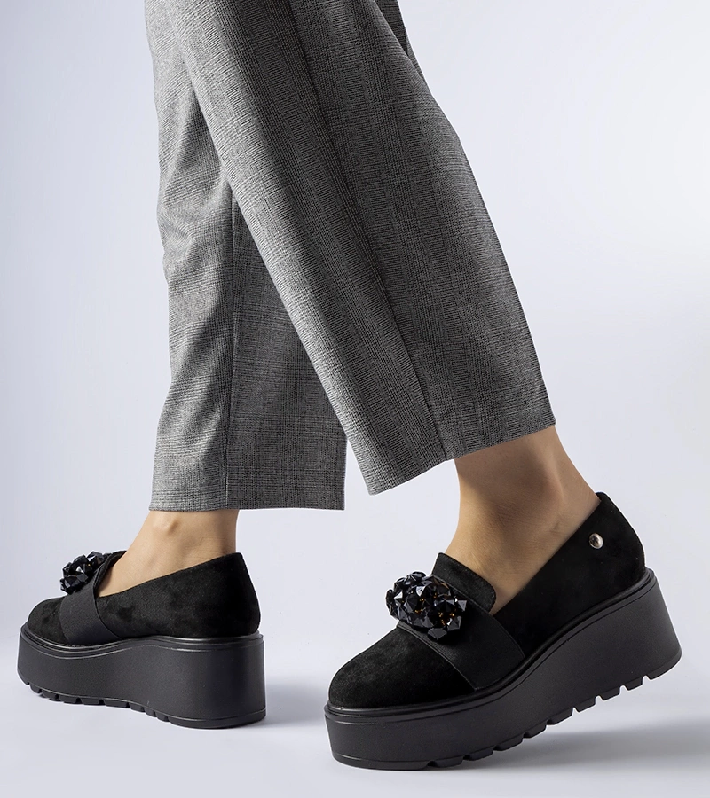 Černé polobotky na platformě Edma