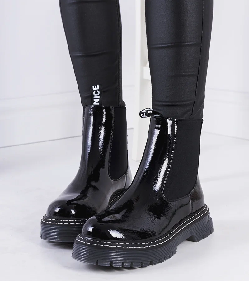 Černé lakované Chelsea holínky od Vido