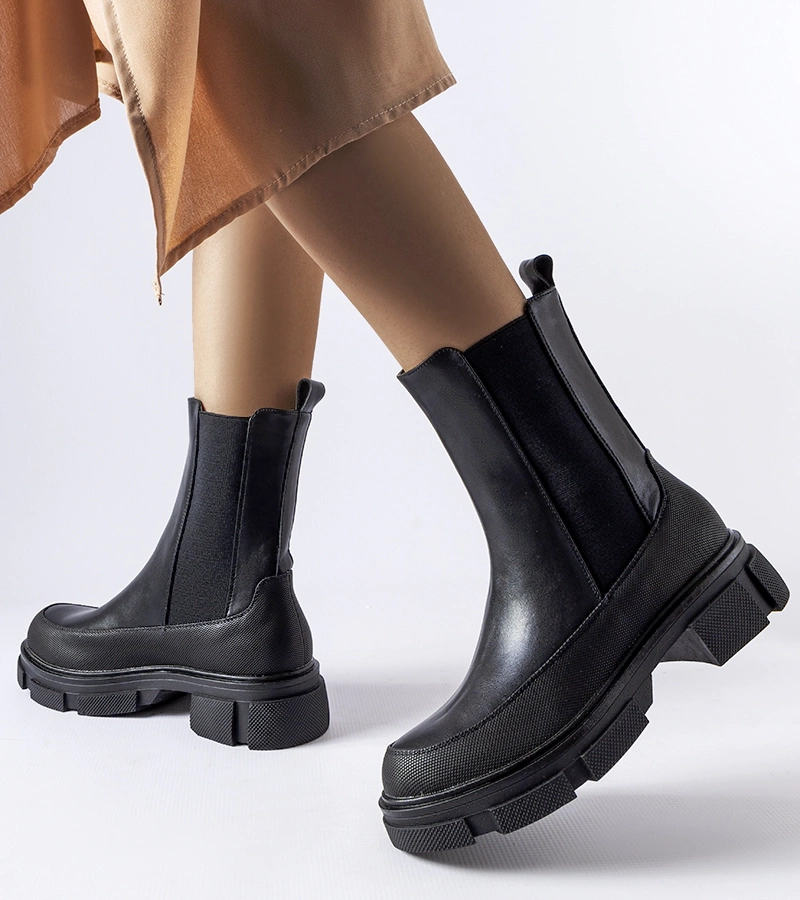 Černé kotníkové boty s pružnou holení Faisal