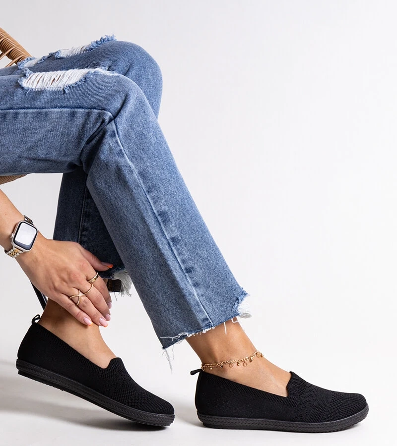 Černé nástrčné tenisky Shadhi z látky