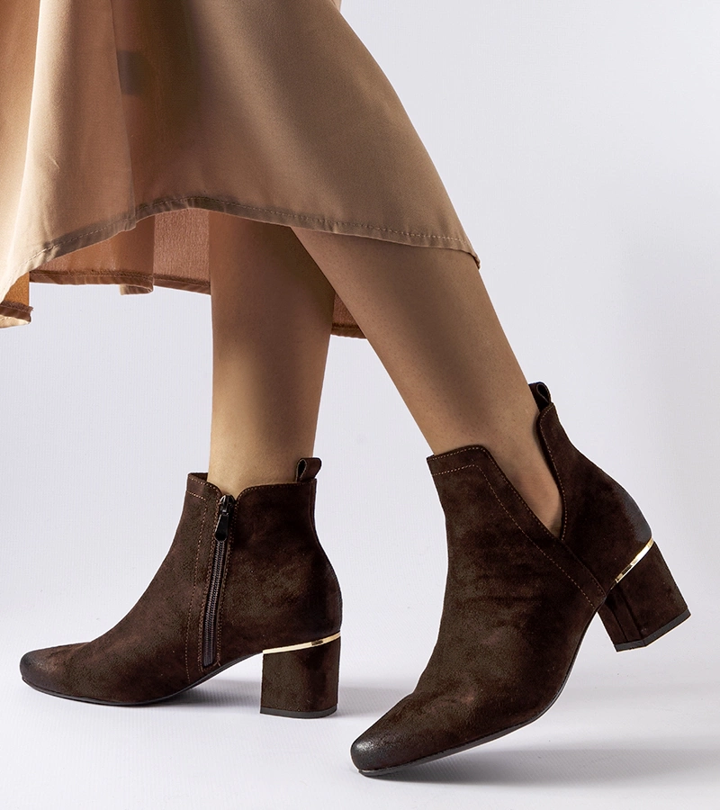 Hnědé kotníkové boty na nízkém podpatku Vinceza