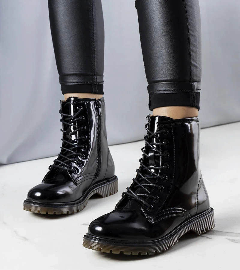 Černé lakované boty Rhys