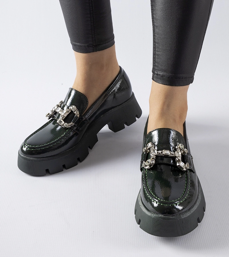 Zelené lakované mokasíny se zirkony Cezet