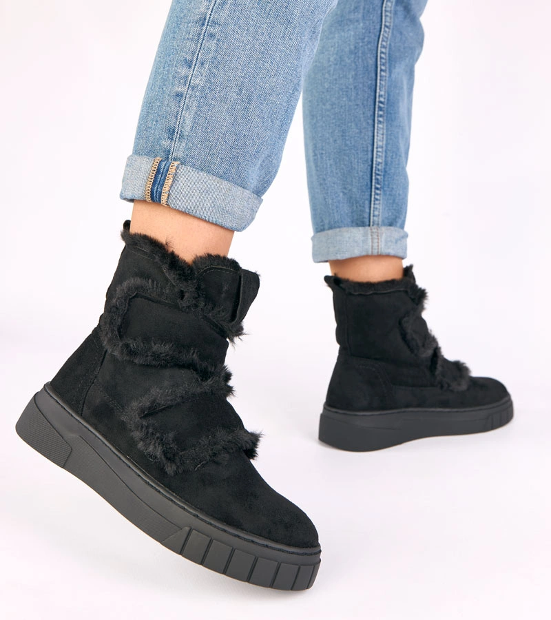 Černé kotníkové boty na suchý zip zdobené kožíškem Grace