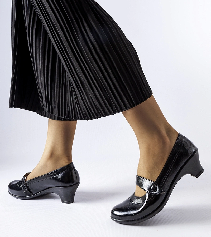 Černé lodičky na nízkém sloupku Simi