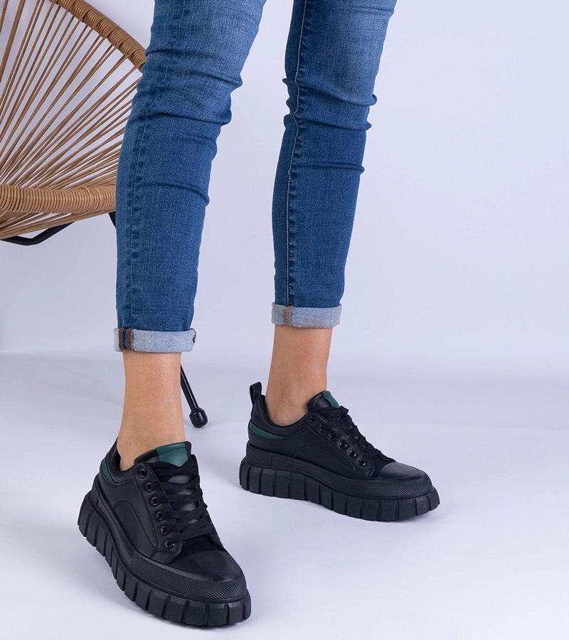 Černé dámské tenisky na vysoké platformě Nerada