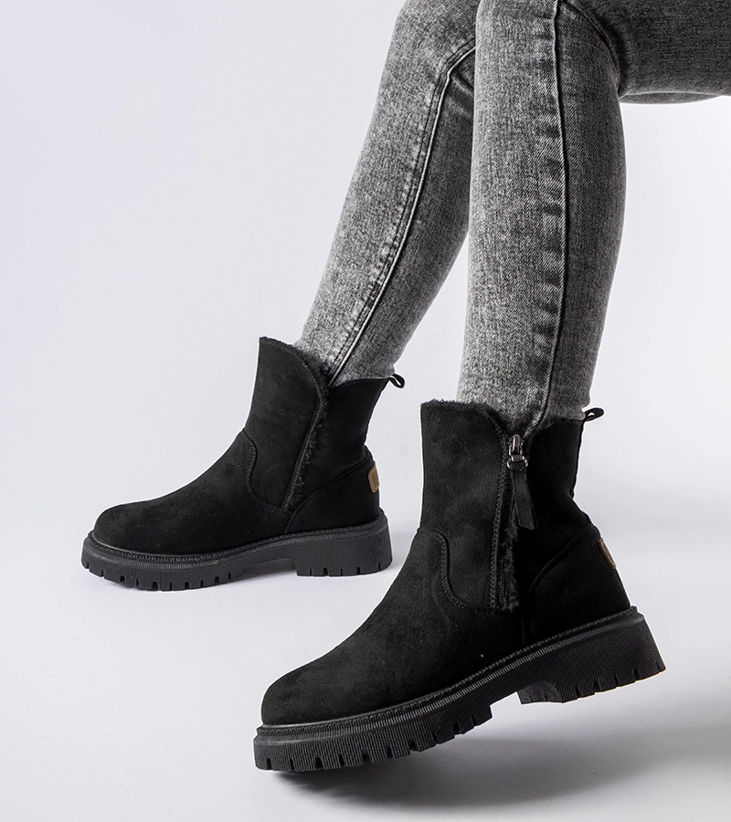 Černé izolované klasické botky Tesoriero