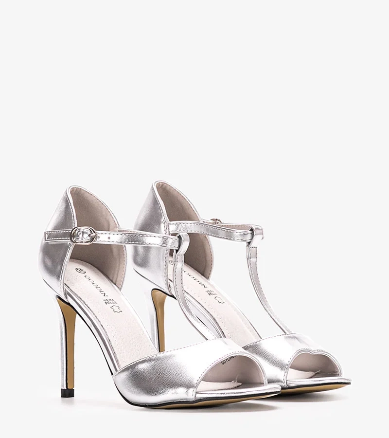 Černé sandály Munger na jehlovém podpatku