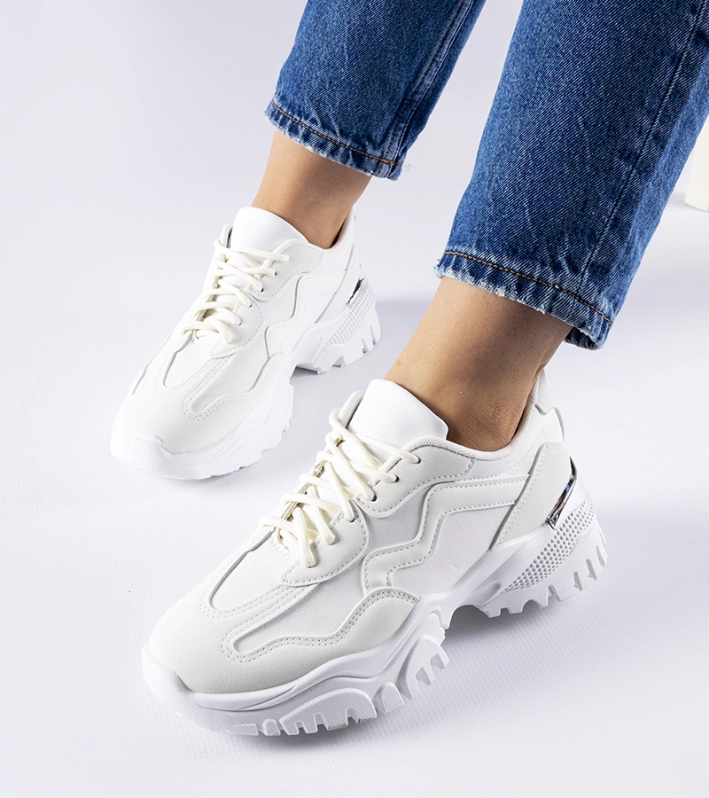 Bílé sneakersy na masivní podrážce Gironic