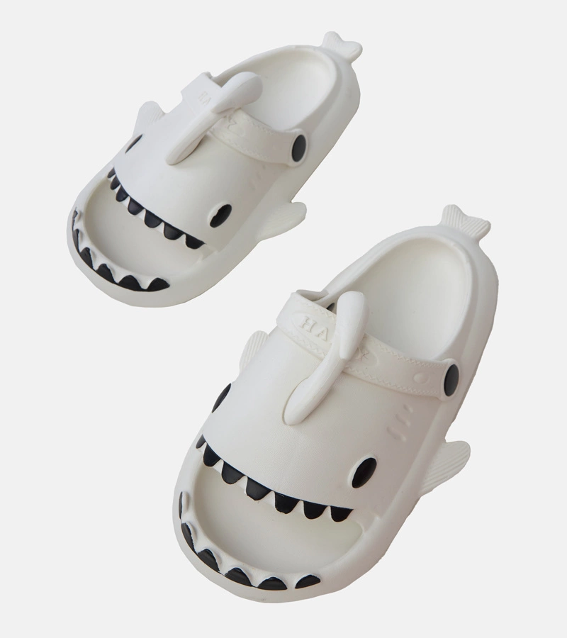 Dětské bílé pantofle s motivem žraloka Tossi