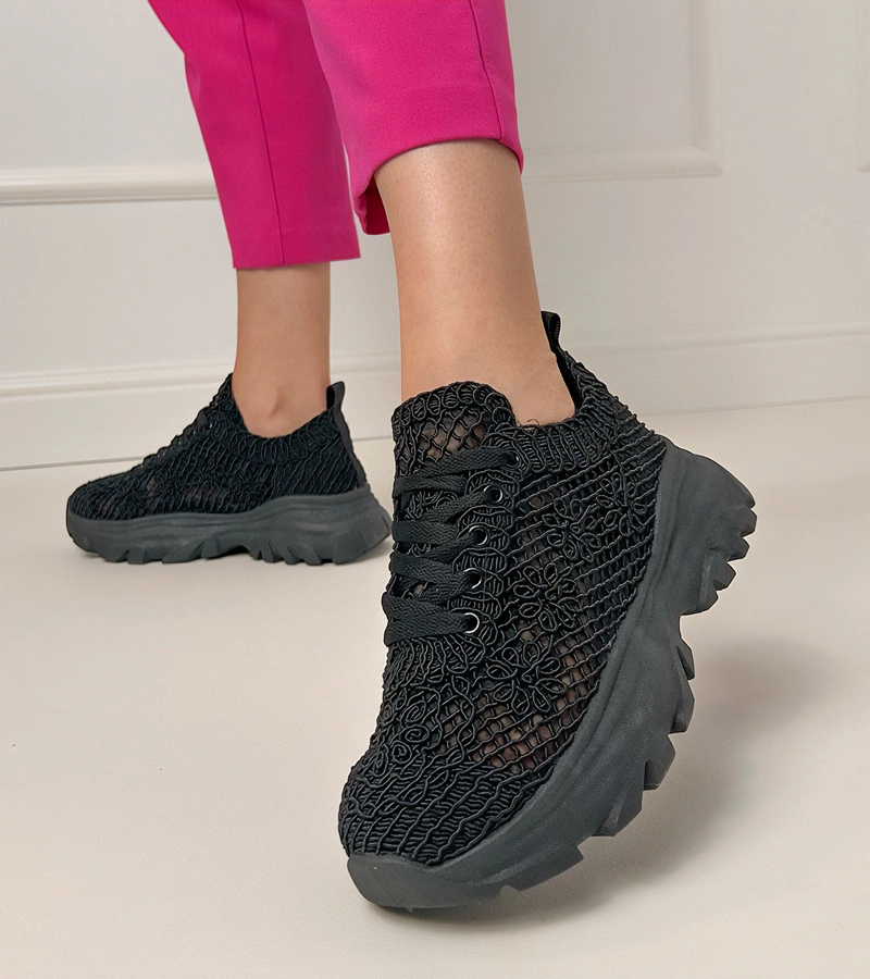 Černé prolamované tenisky na platformě Brokes