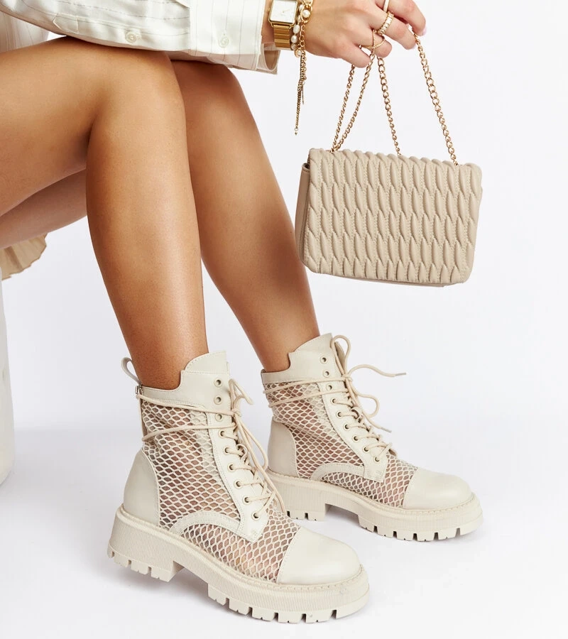 Bežové průsvitné trapery Waldeck