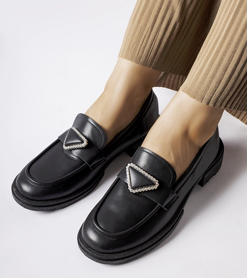 Černé mokasíny zdobené zirkony Marsilius