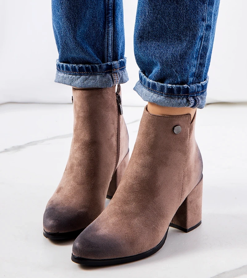 Hnědý boty Zlatohlávek