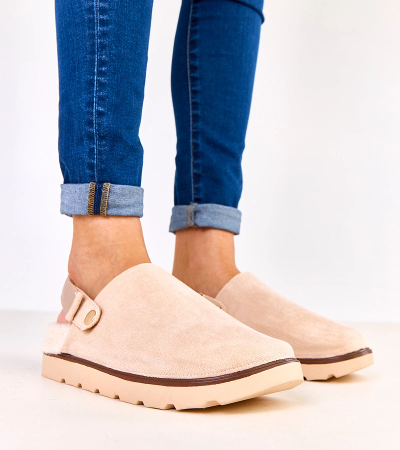 Béžové zateplené uzavřené pantofle se zapínáním Unseta