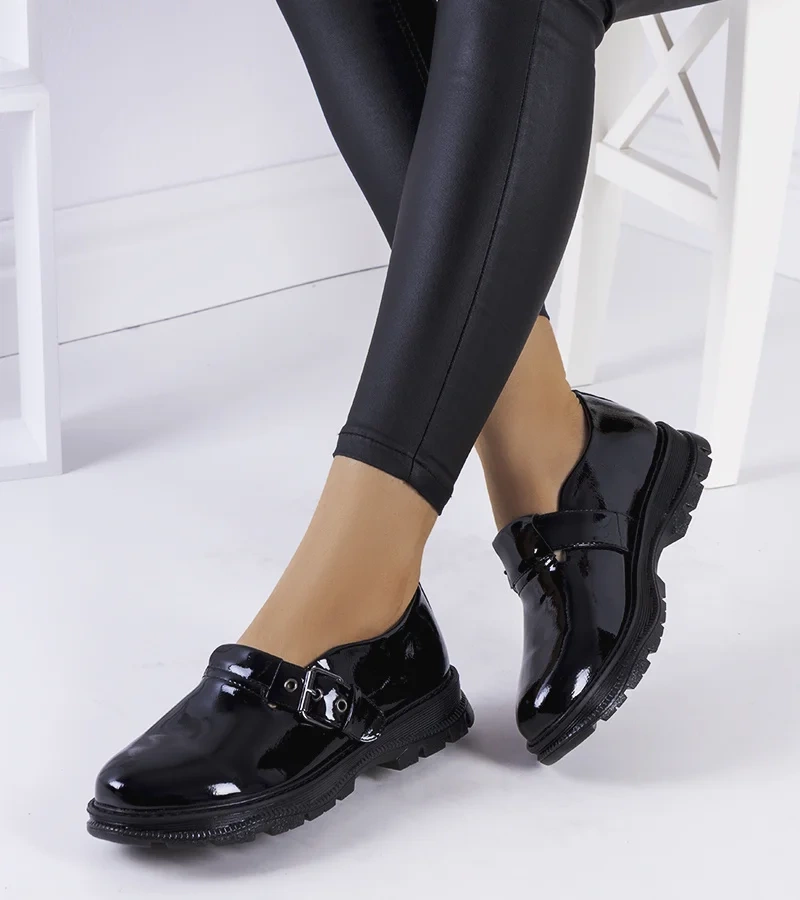 Černé lakované boty s přezkou Ancel