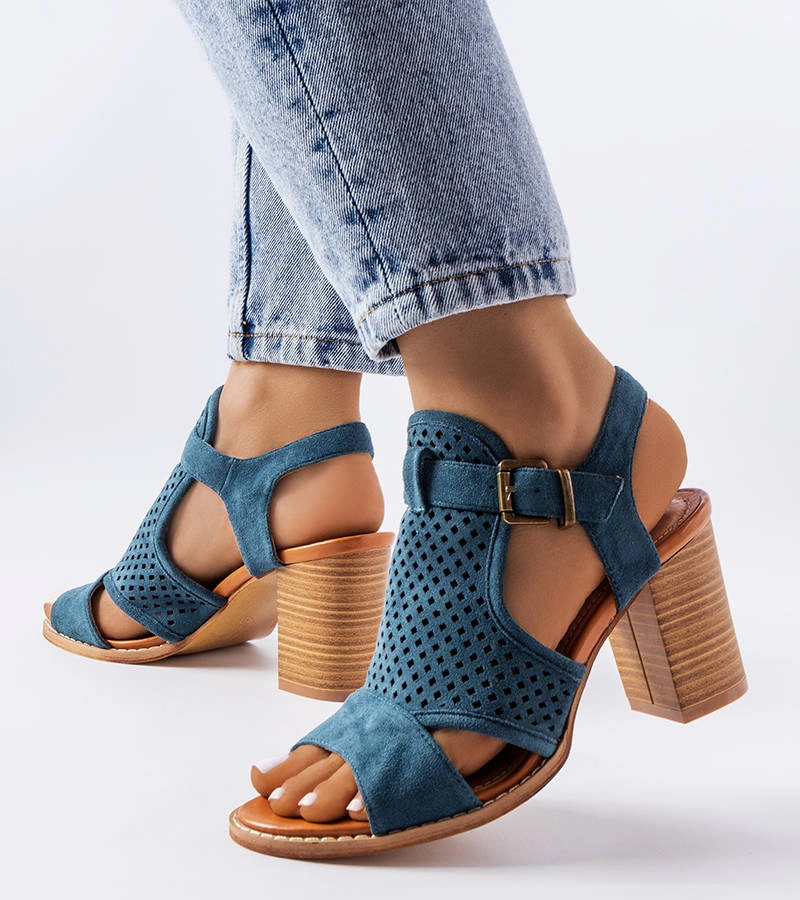 Tmavě modré prolamované sandály Courtois