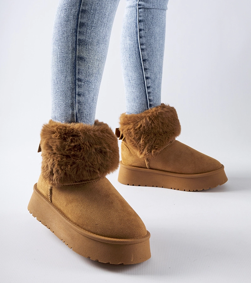 Hnědé sněhule zdobené kožešinkou Adelfia