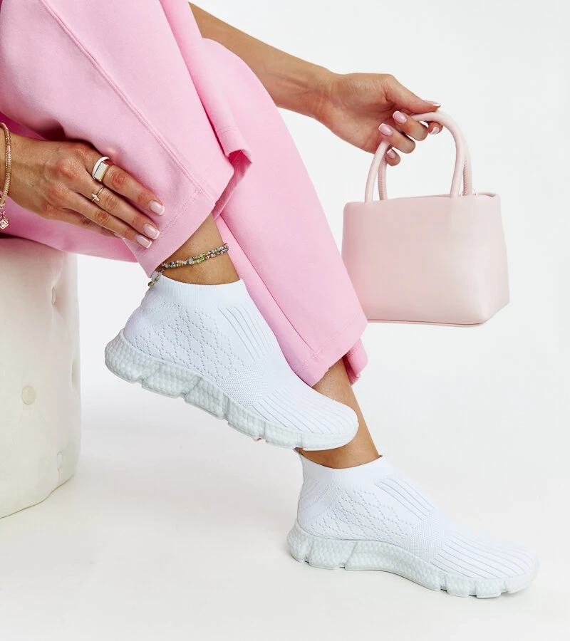 Bílé lehké sportovní tenisky Vaclava