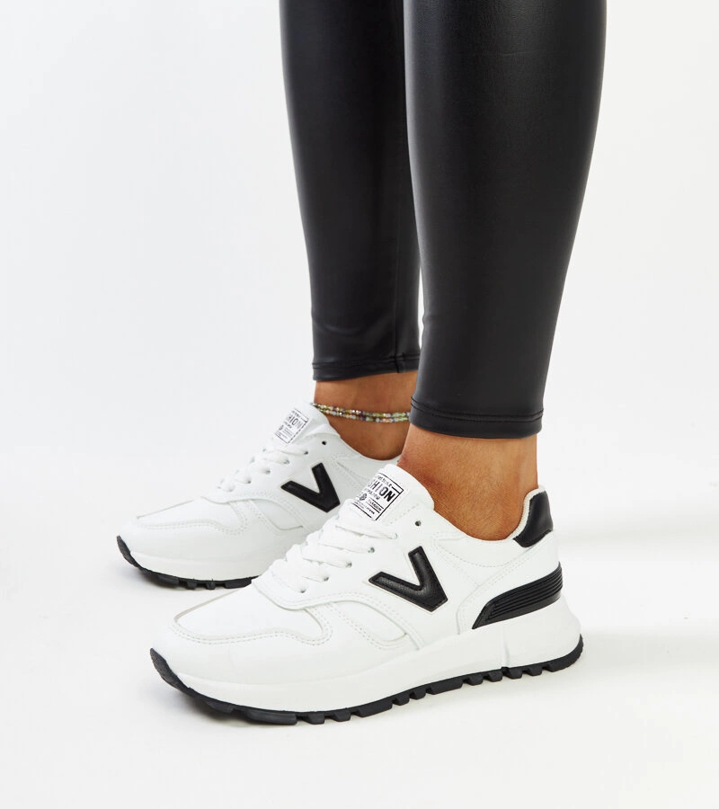 Bílé tenisky na silnější podrážce Cettina