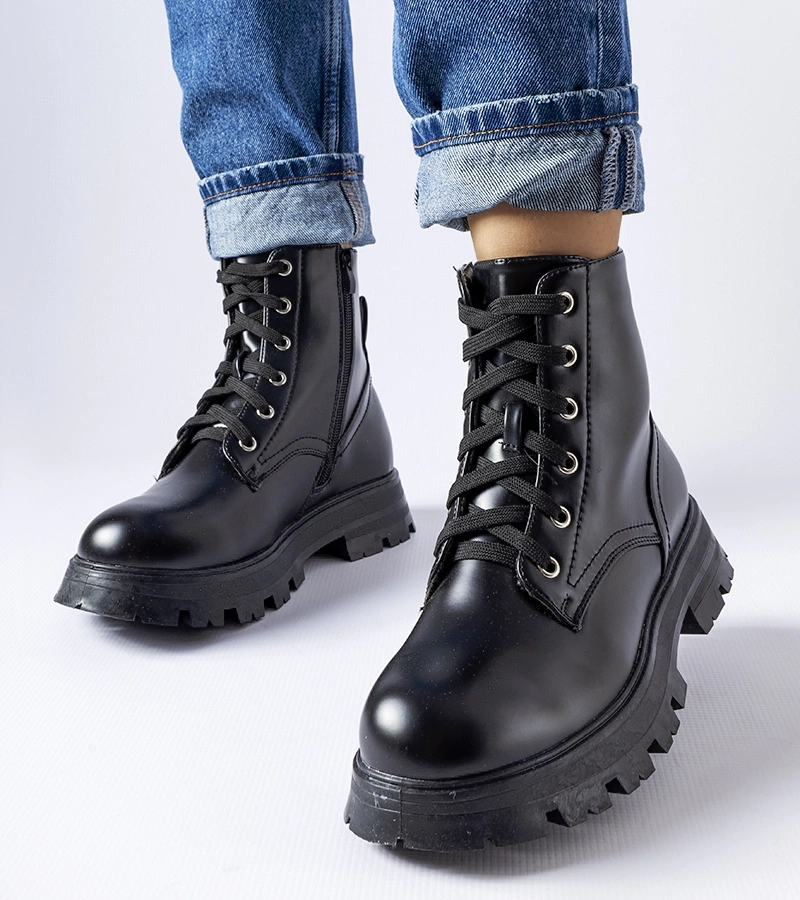 Černé kotníkové boty Myers