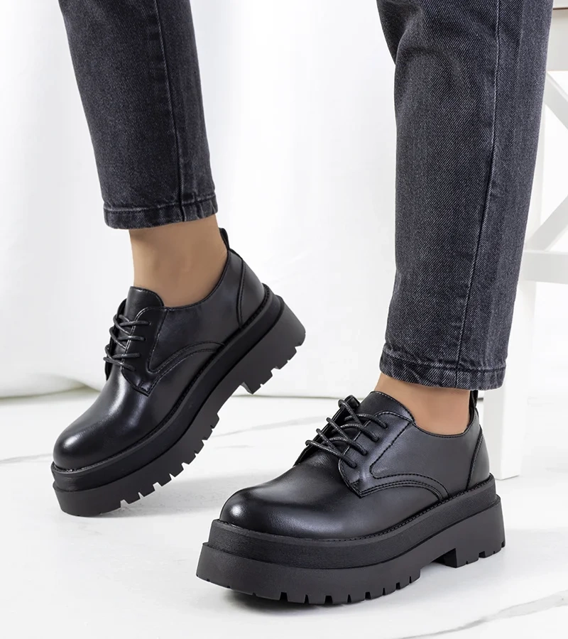 Černé boty Foxton na platformě