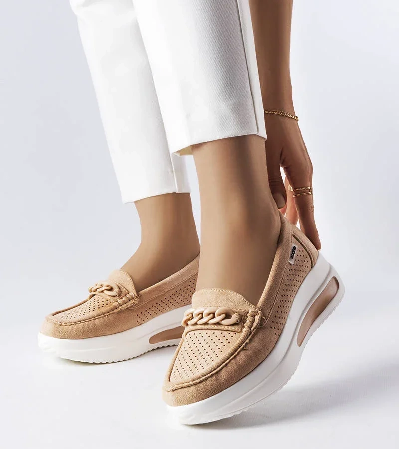 Béžové mokasíny s řetízkem