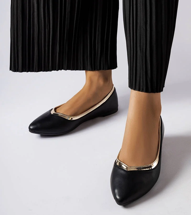 Černé baleríny s špičatou špičkou Vittorio