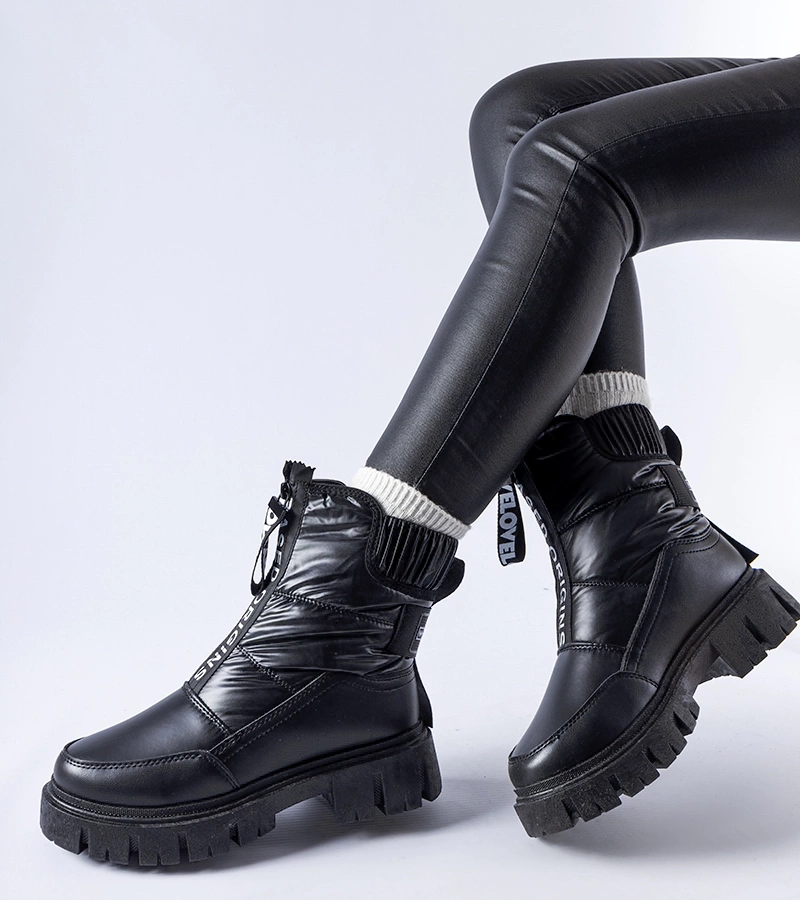 Černé izolované pikované sněhule Lessard