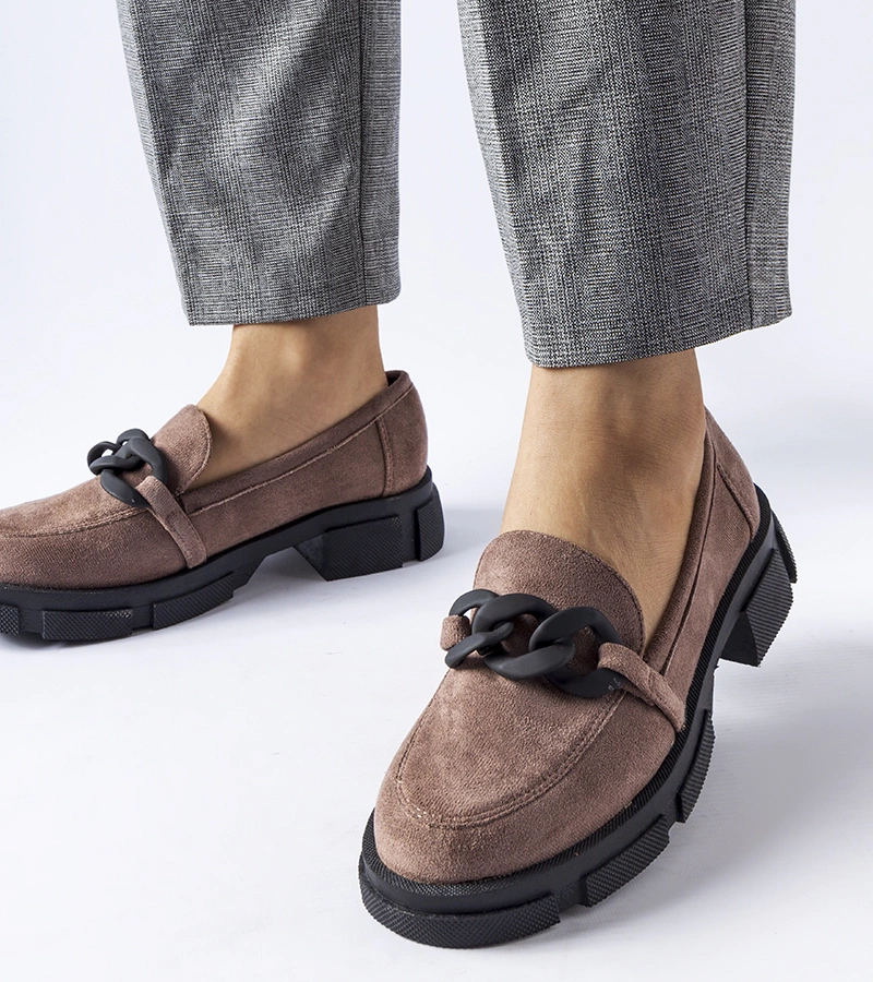 Hnědé mokasíny s řetězem z ekokoženky Suelli