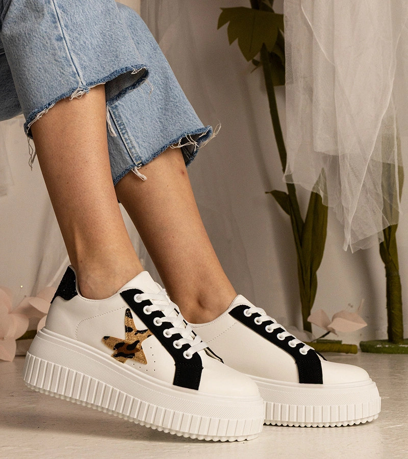 Černo-bílé tenisky zdobené třpytkami a hvězdou Taleda