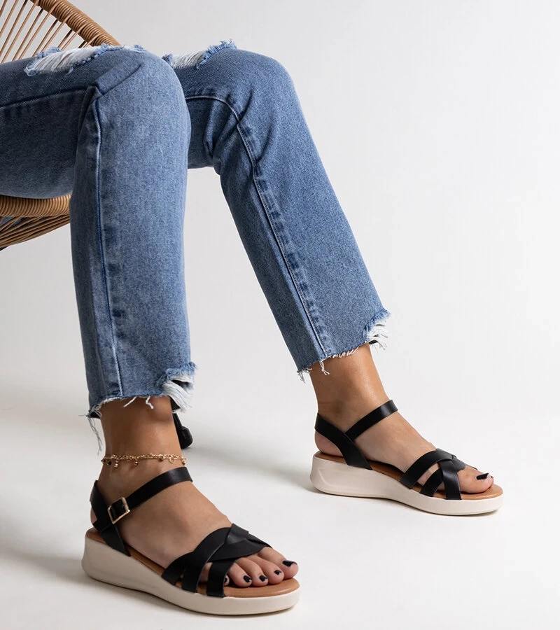 Černé sandály na nízkém podpatku Khalida