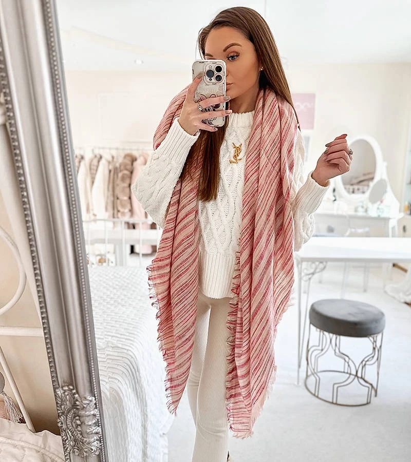 Nyomi růžový šátek