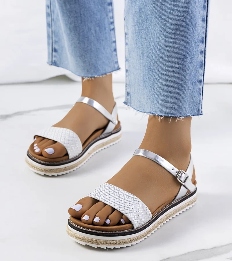 Stříbrné zdobené sandály na platformě Acton