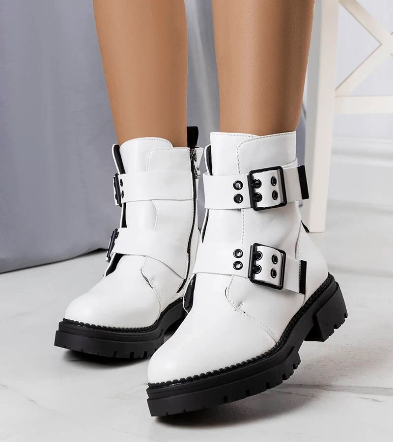 Bílý izolovaný boty Cantin