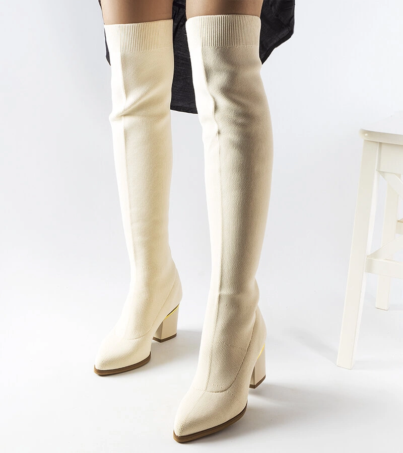 Béžové boty s elastickým svrškem od Klarje