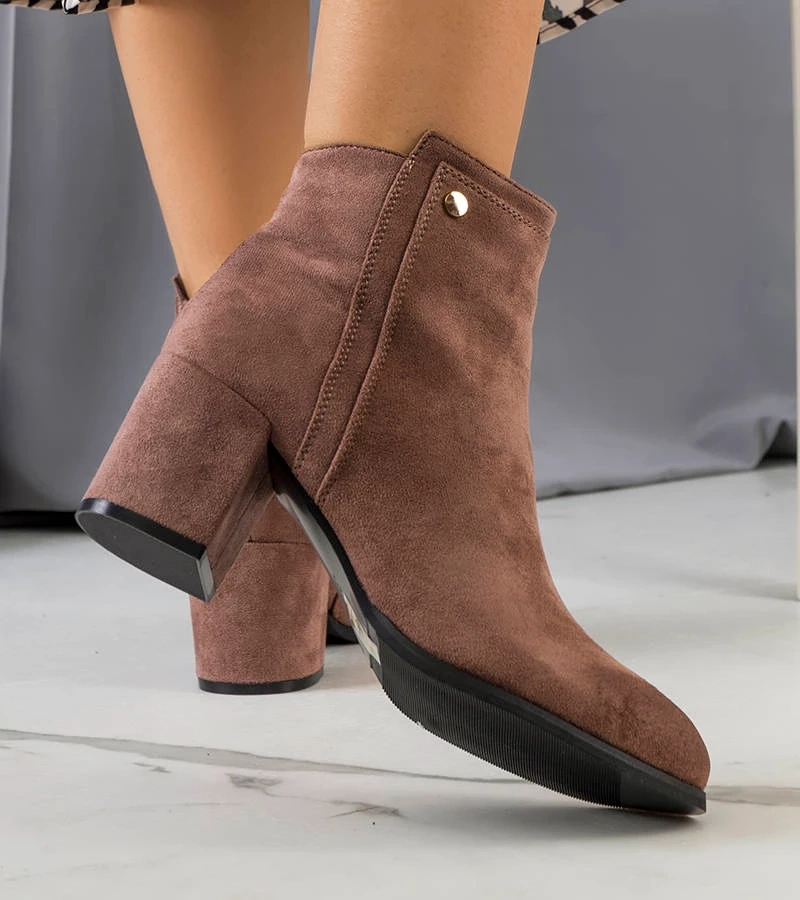 Hnědá boty izolovaná Fassa