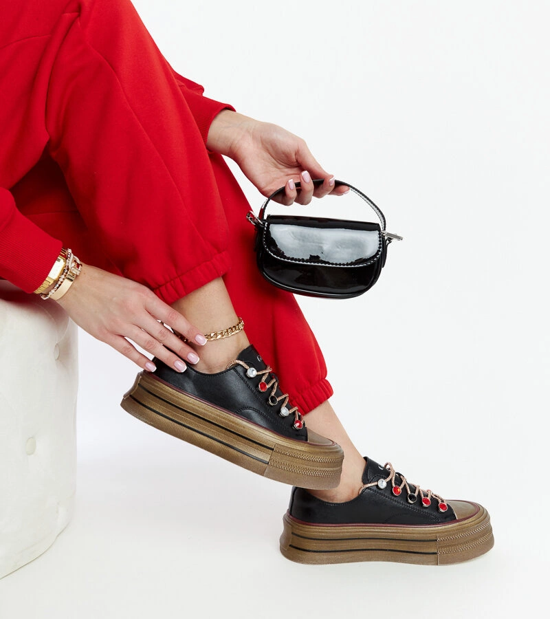 Černé tenisky na platformě GOE NN2N4053