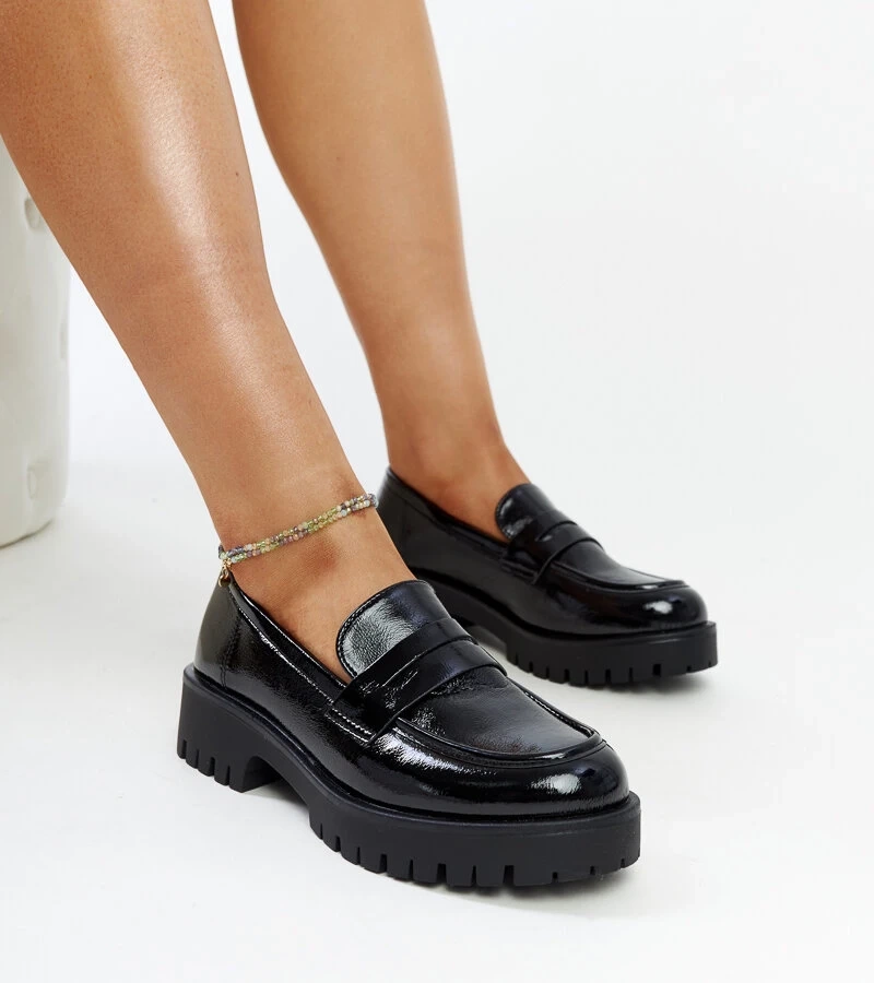 Černé lakované polobotky s koženou stélkou Sini