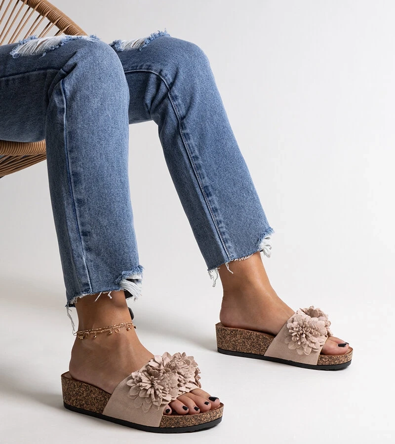 Bežové pantofle s květinami na platformě Apolonia