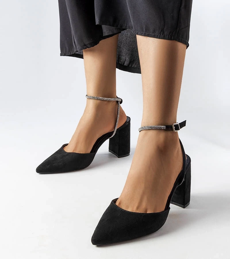 Černé lodičky na jehlovém podpatku Stella