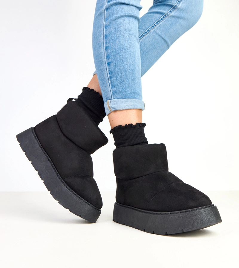 Černé zateplené sněhule na platformě Ribeiro