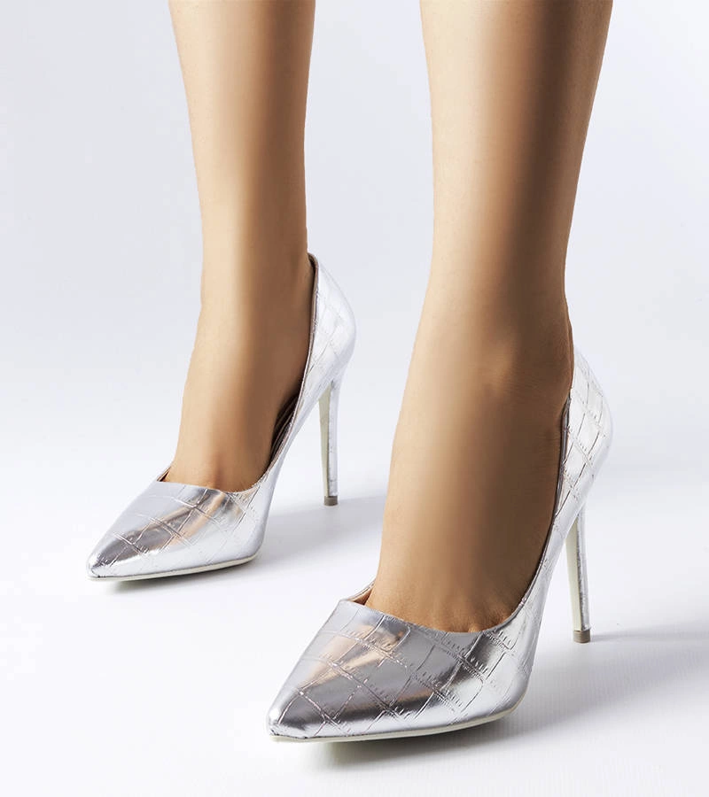 Stříbrné jehlové podpatky zdobené reliéfem Raison