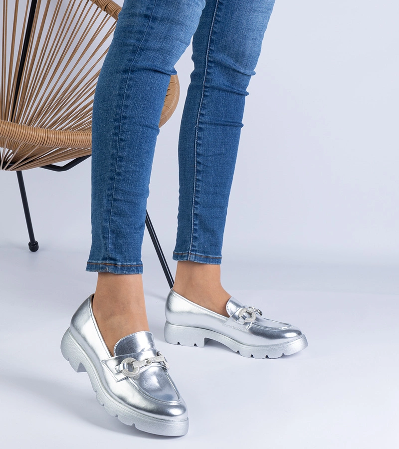 Stříbrné klasické polobotky s ozdobou Amikol