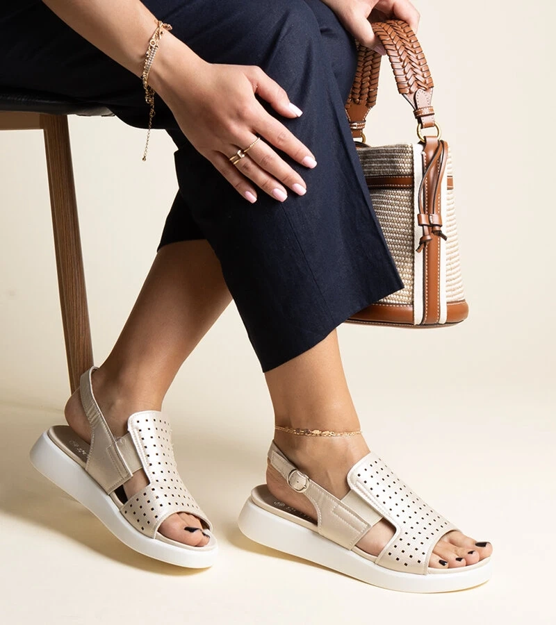 Zlaté sandály s prořezávanou svrškem Imogne