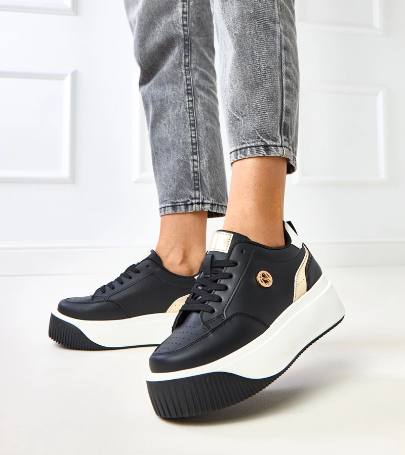 Černé tenisky na platformě se zlatým motivem Baresi