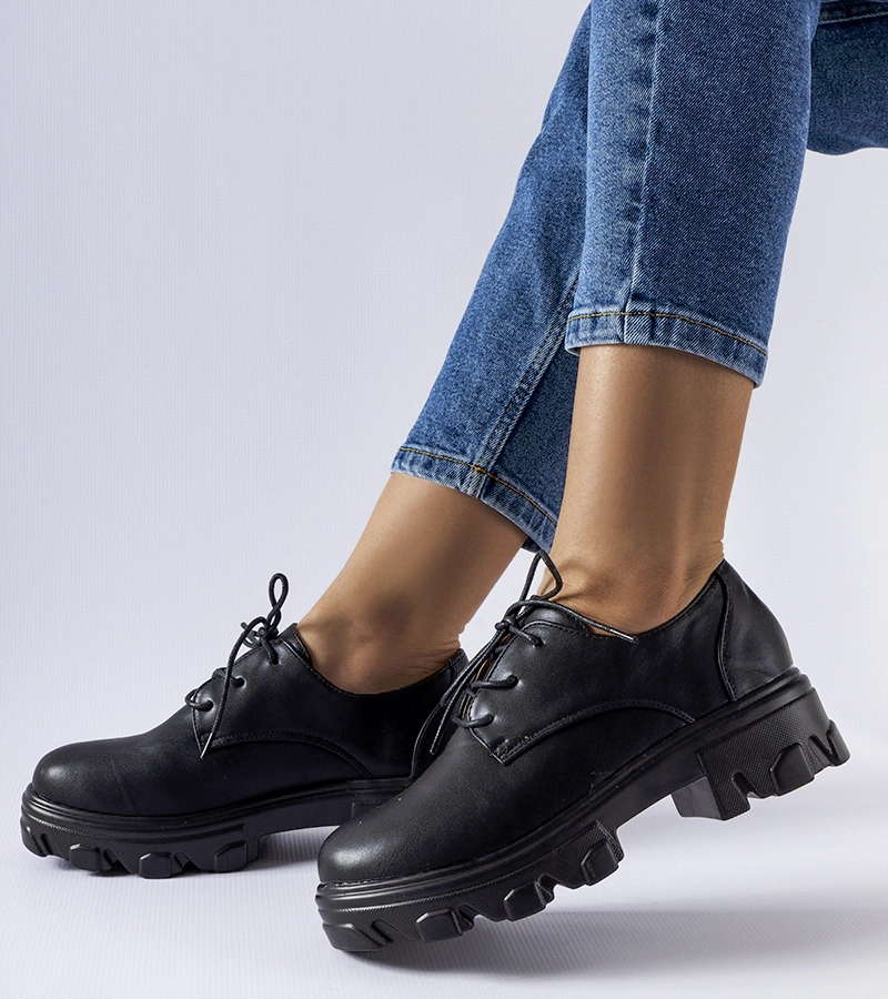 Černě lakované polobotky Kelly