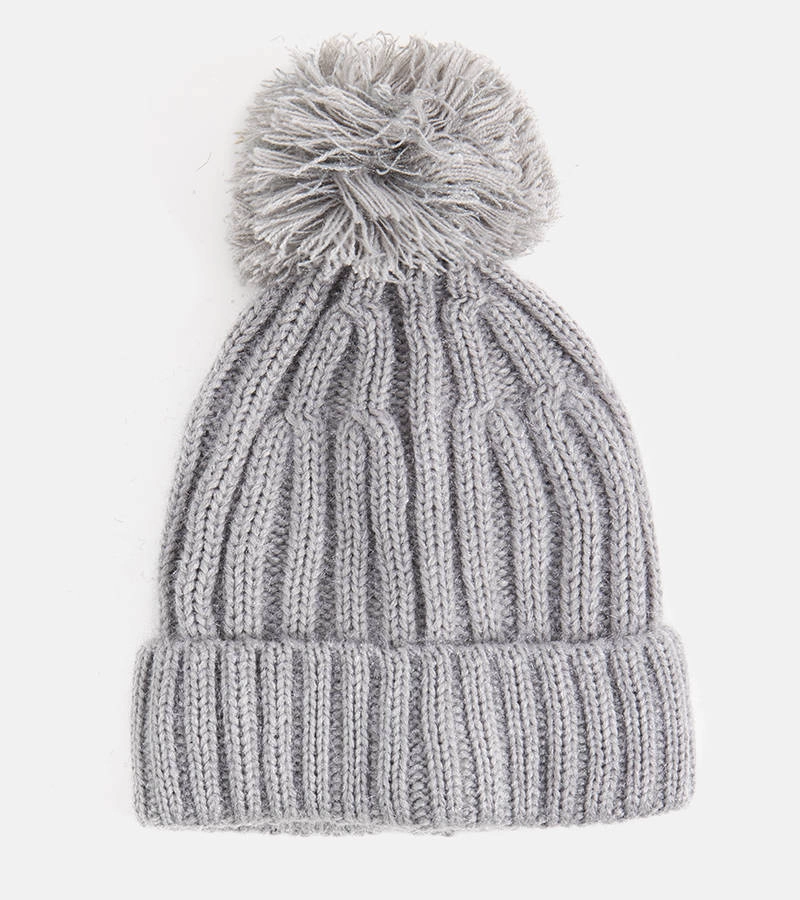 Šedá čepice s bambulí Karloti