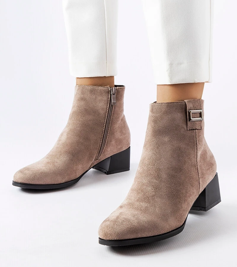 Šedé zateplené nízké boty na jehlovém podpatku Macomb